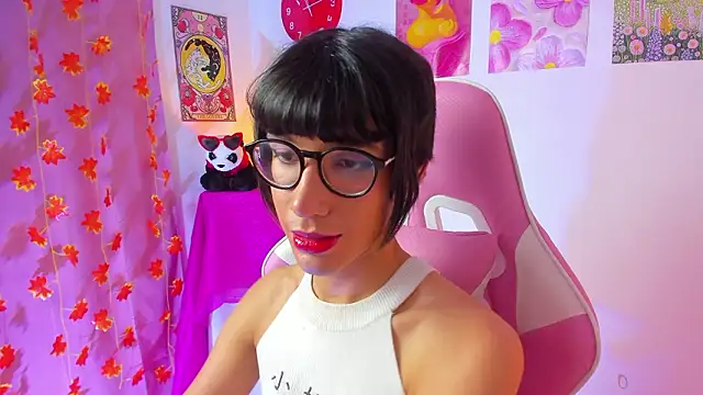 Snapshot of Madeline_21 chatting on March 11, 2026, 5:12 am Madeline 21 online show from March 11, 2026, 5:12 am