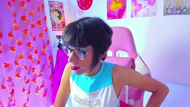 Snapshot of Madeline_21 chatting on March 21, 2026, 5:08 am Madeline 21 online show from March 21, 2026, 5:08 am