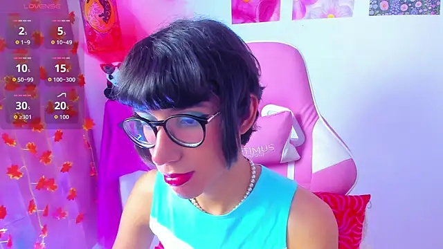 Snapshot of Madeline_21 chatting on March 19, 2026, 6:13 am Madeline 21 online show from March 19, 2026, 6:13 am