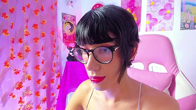 Snapshot of Madeline_21 chatting on March 12, 2026, 5:13 am Madeline 21 online show from March 12, 2026, 5:13 am