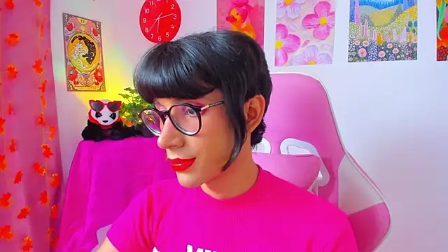 Snapshot of Madeline_21 chatting on April 4, 2026, 12:12 pm Madeline 21 online show from April 4, 2026, 12:12 pm