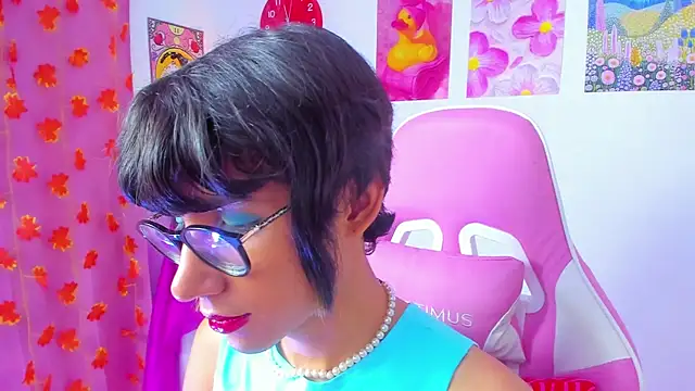 Snapshot of Madeline_21 chatting on March 16, 2026, 5:26 am Madeline 21 online show from March 16, 2026, 5:26 am