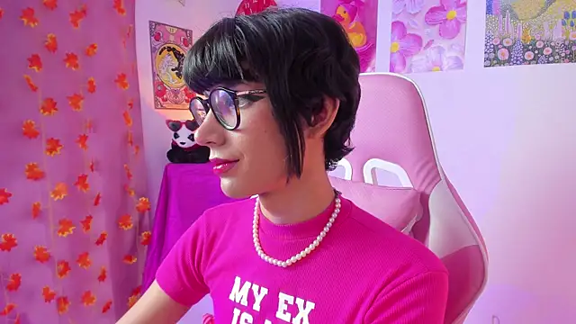 Snapshot of Madeline_21 chatting on March 13, 2026, 5:12 am Madeline 21 online show from March 13, 2026, 5:12 am