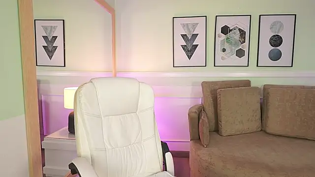 MandyCollins online show from March 30, 2026, 11:33 am