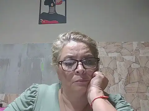 momismilf544 online show from March 28, 2026, 2:45 am