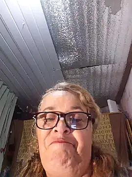 momismilf544 online show from April 27, 2026, 5:27 am