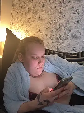 Snapshot of SassieBlondie chatting on March 3, 2026, 6:04 pm SassieBlondie online show from March 3, 2026, 6:04 pm