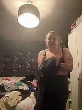 Snapshot of SassieBlondie chatting on March 5, 2026, 12:29 am SassieBlondie online show from March 5, 2026, 12:29 am