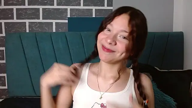 Snapshot of Sweet_kitty_05 chatting on March 3, 2026, 11:23 pm Sweet kitty 05 online show from March 3, 2026, 11:23 pm