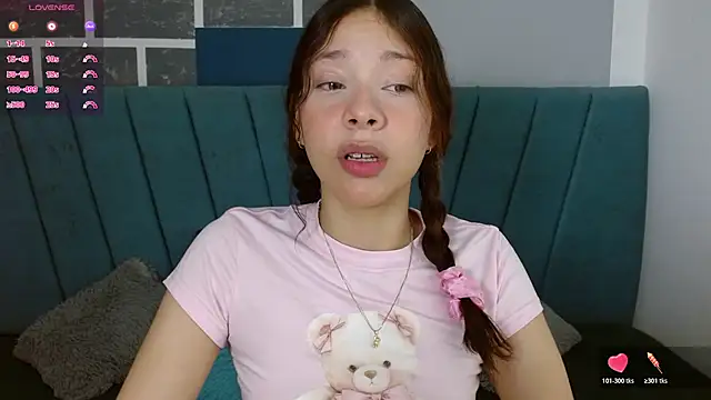 Snapshot of Sweet_kitty_05 chatting on March 10, 2026, 11:42 pm Sweet kitty 05 online show from March 10, 2026, 11:42 pm