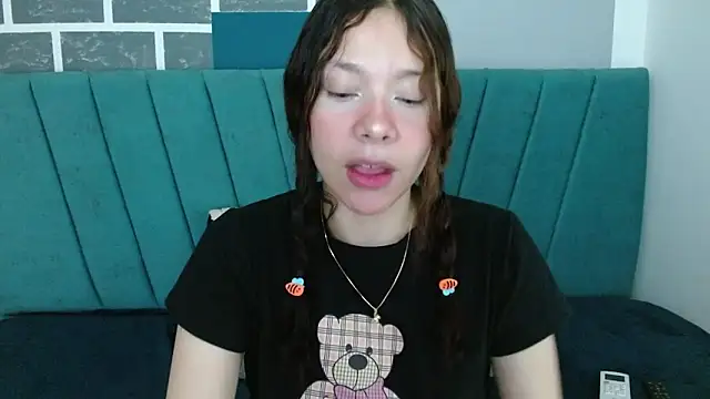 Snapshot of Sweet_kitty_05 chatting on March 2, 2026, 11:33 pm Sweet kitty 05 online show from March 2, 2026, 11:33 pm