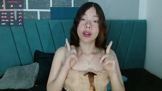 Snapshot of Sweet_kitty_05 chatting on March 15, 2026, 11:45 pm Sweet kitty 05 online show from March 15, 2026, 11:45 pm