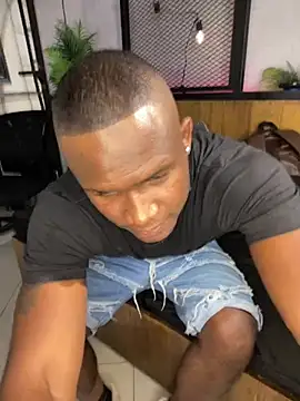 Snapshot of DarianWill18 chatting on March 8, 2026, 3:32 am DarianWill18 online show from March 8, 2026, 3:32 am