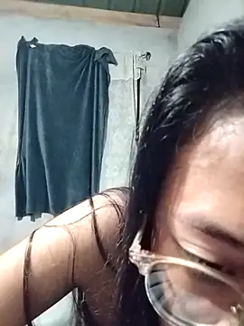 angelpinay44 online show from April 9, 2026, 4:46 pm
