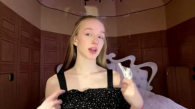 Snapshot of Anika_Socutehe chatting on March 10, 2026, 7:12 am Anika Socutehe online show from March 10, 2026, 7:12 am