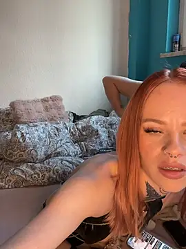 YoungAngelaxxx online show from March 18, 2026, 4:41 pm