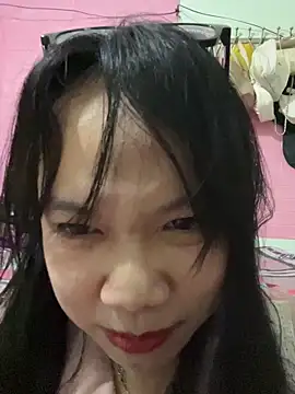 Leeeeiu online show from April 21, 2026, 3:18 pm