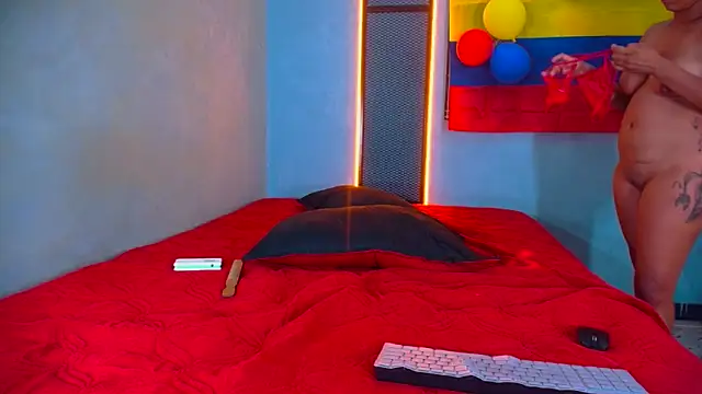 Hornyshow1 online show from June 14, 2026, 3:24 pm