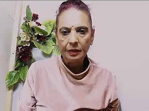 Hot queen58 online show from July 8, 2026, 4:57 am