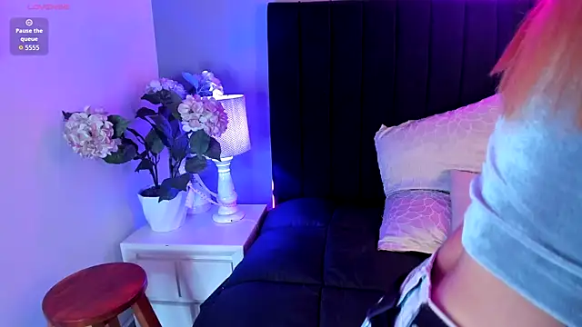 scarlett leex  online show from April 11, 2026, 3:36 am