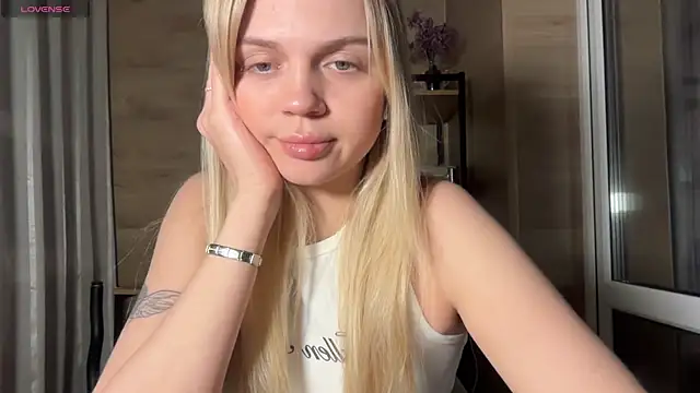 Snapshot of AlexaDeviliciouss chatting on May 18, 2026, 5:07 pm AlexaDeviliciouss online show from May 18, 2026, 5:07 pm