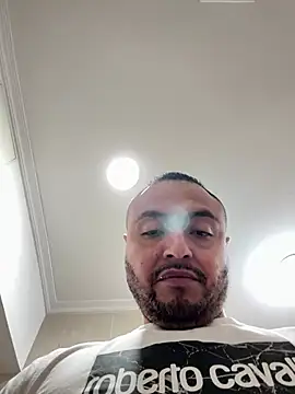alexandeerr1986 online show from May 19, 2026, 11:01 pm