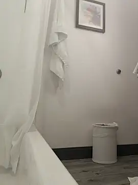 VelvetRae online show from March 29, 2026, 5:42 am