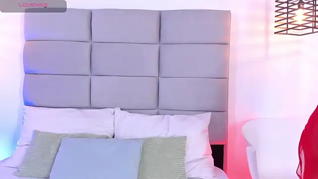 Snapshot of SensuallJenn chatting on March 18, 2026, 8:10 pm SensuallJenn online show from March 18, 2026, 8:10 pm