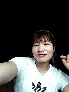 Lilinn  online show from April 28, 2026, 3:22 am