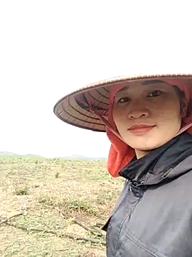 Lilinn  online show from April 11, 2026, 1:02 am