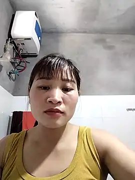 Lilinn  online show from April 14, 2026, 5:56 am