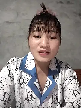 Lilinn  online show from April 23, 2026, 12:29 pm