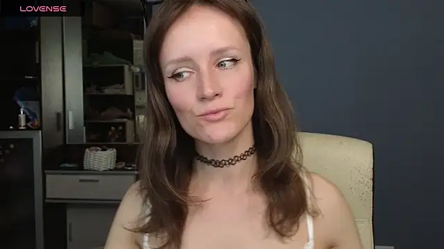 Snapshot of Tender_Swan chatting on May 13, 2026, 8:21 am Tender Swan online show from May 13, 2026, 8:21 am