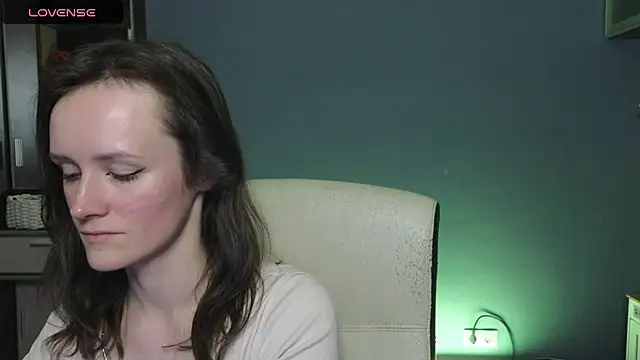 Snapshot of Tender_Swan chatting on April 6, 2026, 9:38 pm Tender Swan online show from April 6, 2026, 9:38 pm