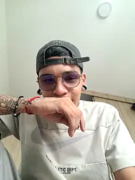 SweetMilo online show from March 1, 2026, 8:20 pm