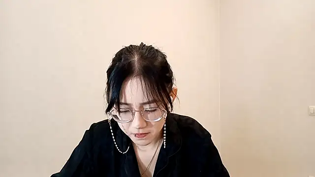 Snapshot of SolvedGlobe chatting on April 23, 2026, 1:02 pm SolvedGlobe online show from April 23, 2026, 1:02 pm