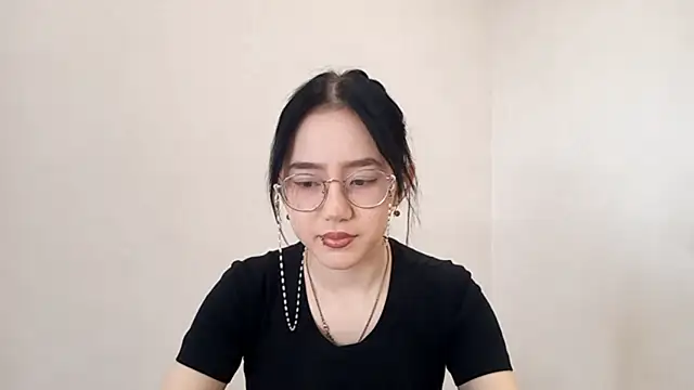 Snapshot of SolvedGlobe chatting on April 17, 2026, 1:03 pm SolvedGlobe online show from April 17, 2026, 1:03 pm