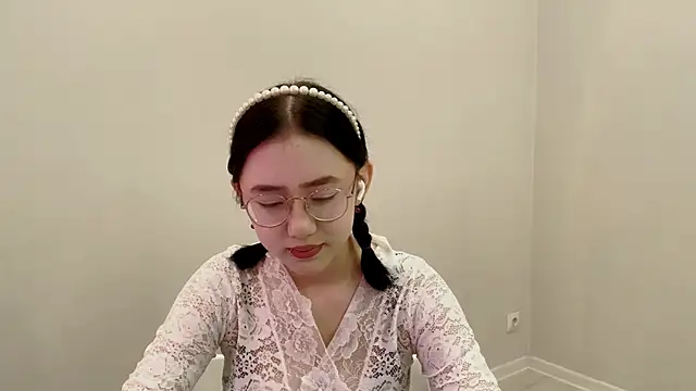 Snapshot of SolvedGlobe chatting on May 13, 2026, 2:02 pm SolvedGlobe online show from May 13, 2026, 2:02 pm