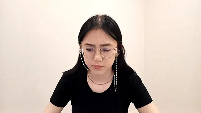 Snapshot of SolvedGlobe chatting on April 20, 2026, 1:03 pm SolvedGlobe online show from April 20, 2026, 1:03 pm