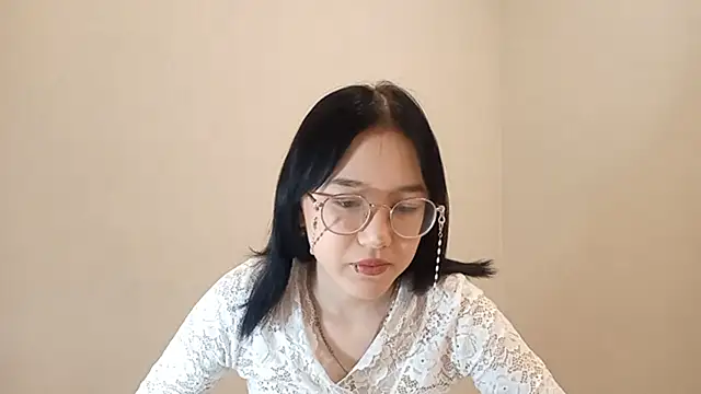 Snapshot of SolvedGlobe chatting on April 18, 2026, 1:02 pm SolvedGlobe online show from April 18, 2026, 1:02 pm
