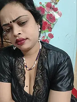 Snapshot of Beauty-3 chatting on July 5, 2026, 7:54 pm Beauty-3 online show from July 5, 2026, 7:54 pm