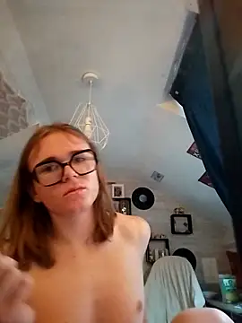 Snapshot of Charles-x69 chatting on February 28, 2026, 12:27 pm Charles-x69 online show from February 28, 2026, 12:27 pm