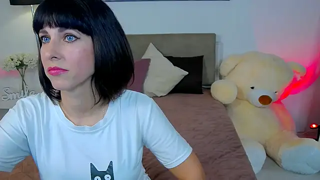 HeidieRaven online show from April 6, 2026, 12:39 pm