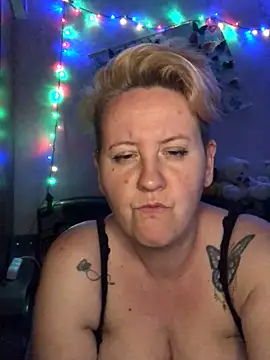 Snapshot of SofiaAmour chatting on April 17, 2026, 7:49 pm SofiaAmour online show from April 17, 2026, 7:49 pm