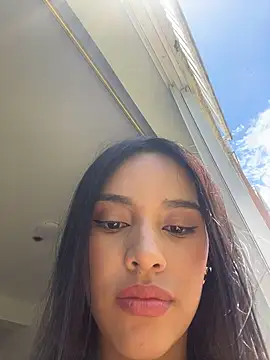 Mia-villalobos online show from April 2, 2026, 4:35 pm