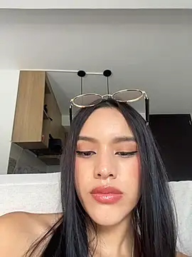 Mia-villalobos online show from March 11, 2026, 2:00 pm