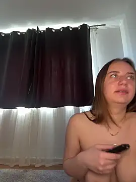 adellasweet online show from April 1, 2026, 12:17 pm