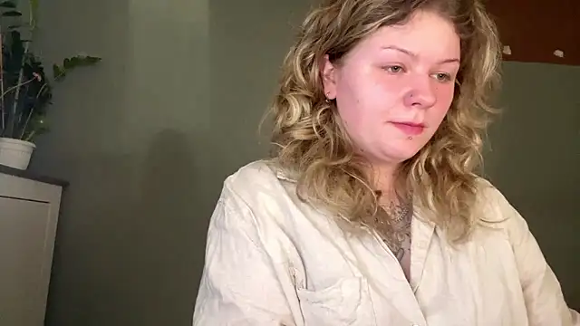 Snapshot of YoungAlina chatting on April 15, 2026, 1:15 pm YoungAlina online show from April 15, 2026, 1:15 pm