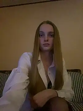 Snapshot of LunaVey chatting on March 25, 2026, 6:51 pm LunaVey online show from March 25, 2026, 6:51 pm