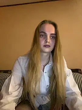 Snapshot of LunaVey chatting on March 29, 2026, 5:03 pm LunaVey online show from March 29, 2026, 5:03 pm